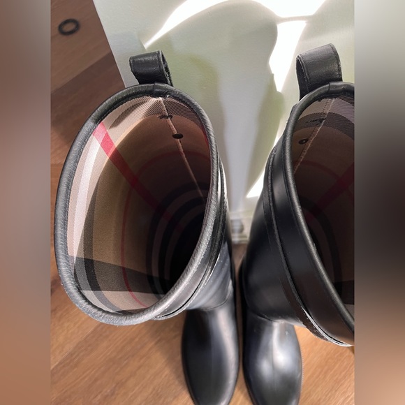 Authentic Burberry rubber rain boots - Picture 4 of 9